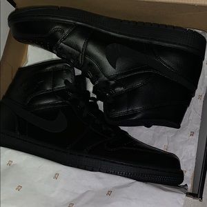 Jordan 1s all black Mids